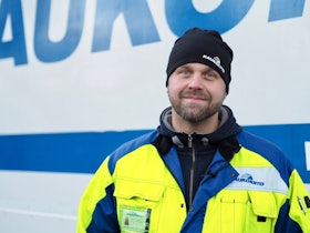 ”Öisillä teillä on tunnelmaa” – Suomen johtavan kuljetusketjun kuljettajat kertovat nyt, millaista työ oikeasti on