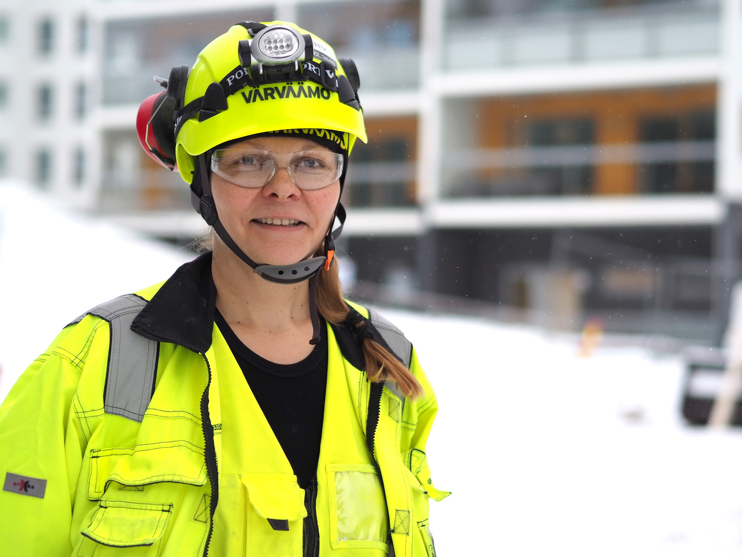 Maaret kouluttautui rakennusalalle nelikymppisenä – haaveena puusepän ammatti: ”En pelkää haasteita tai työntekoa”